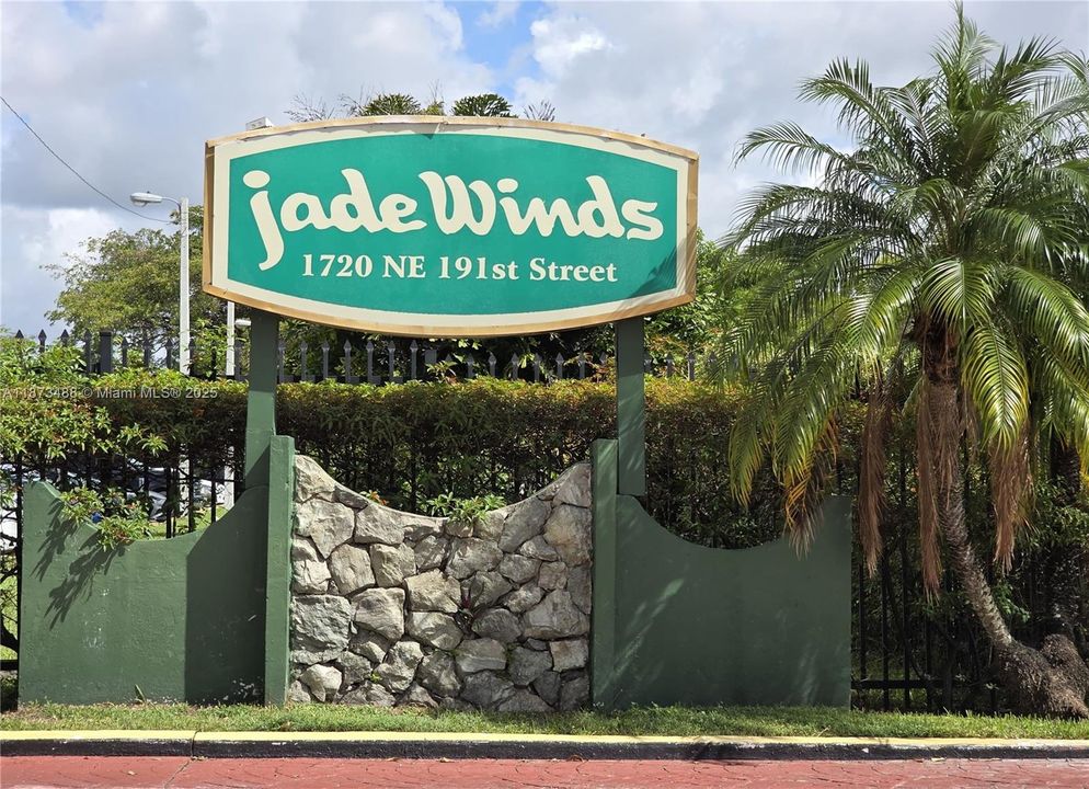 Active With Contract: $227,000 (2 beds, 2 baths, 1317 Square Feet)