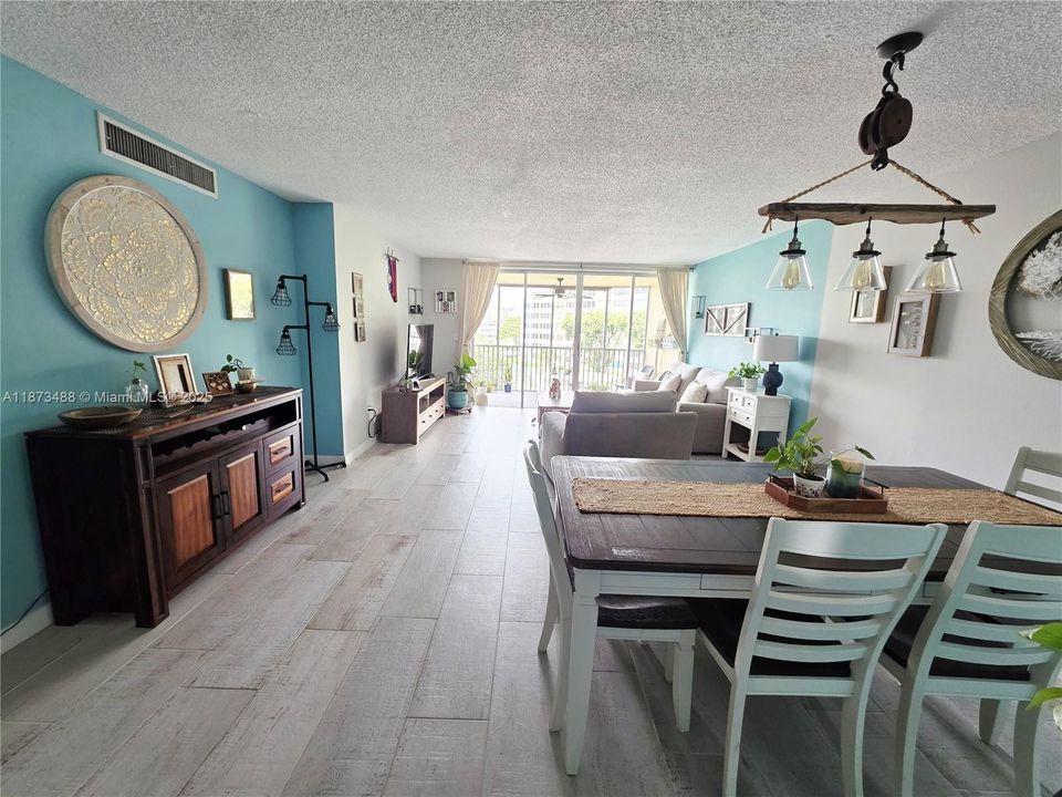 Active With Contract: $227,000 (2 beds, 2 baths, 1317 Square Feet)