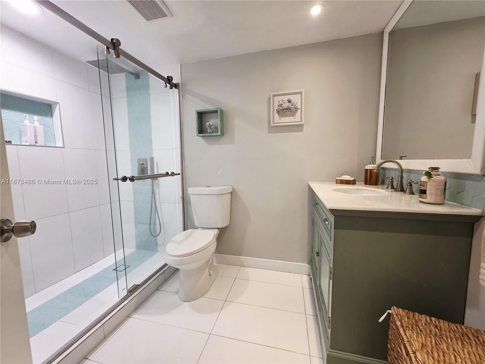 Active With Contract: $227,000 (2 beds, 2 baths, 1317 Square Feet)