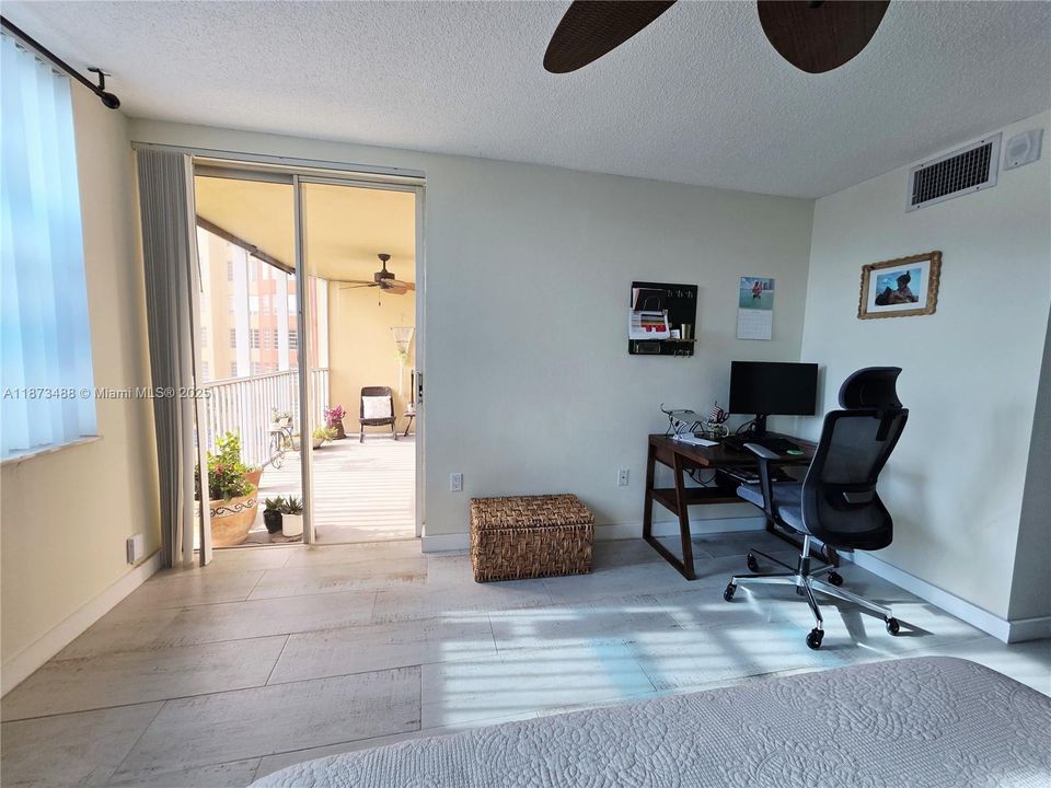 Active With Contract: $227,000 (2 beds, 2 baths, 1317 Square Feet)