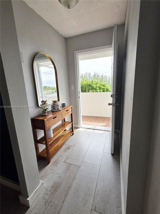 Active With Contract: $227,000 (2 beds, 2 baths, 1317 Square Feet)