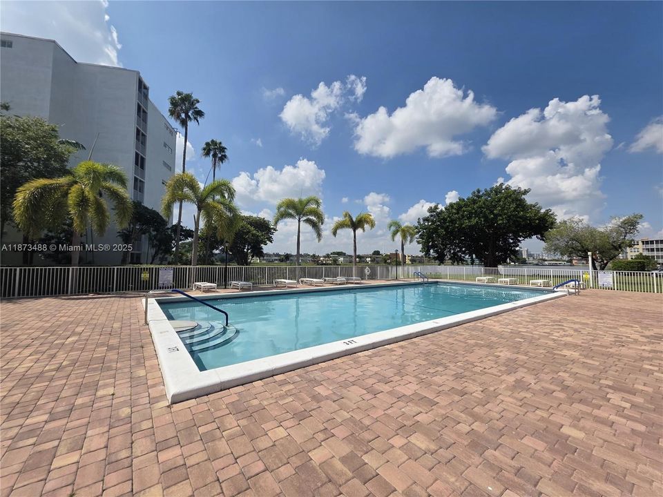 Active With Contract: $227,000 (2 beds, 2 baths, 1317 Square Feet)