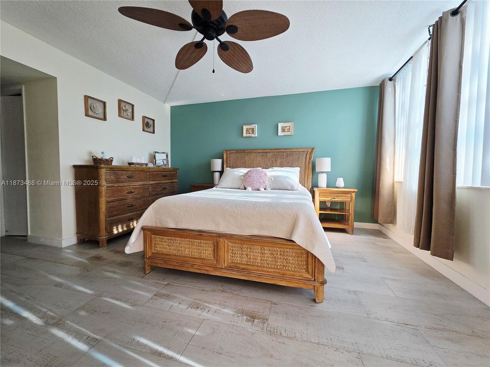 Active With Contract: $227,000 (2 beds, 2 baths, 1317 Square Feet)