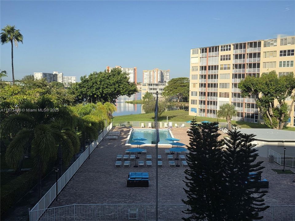 Active With Contract: $227,000 (2 beds, 2 baths, 1317 Square Feet)