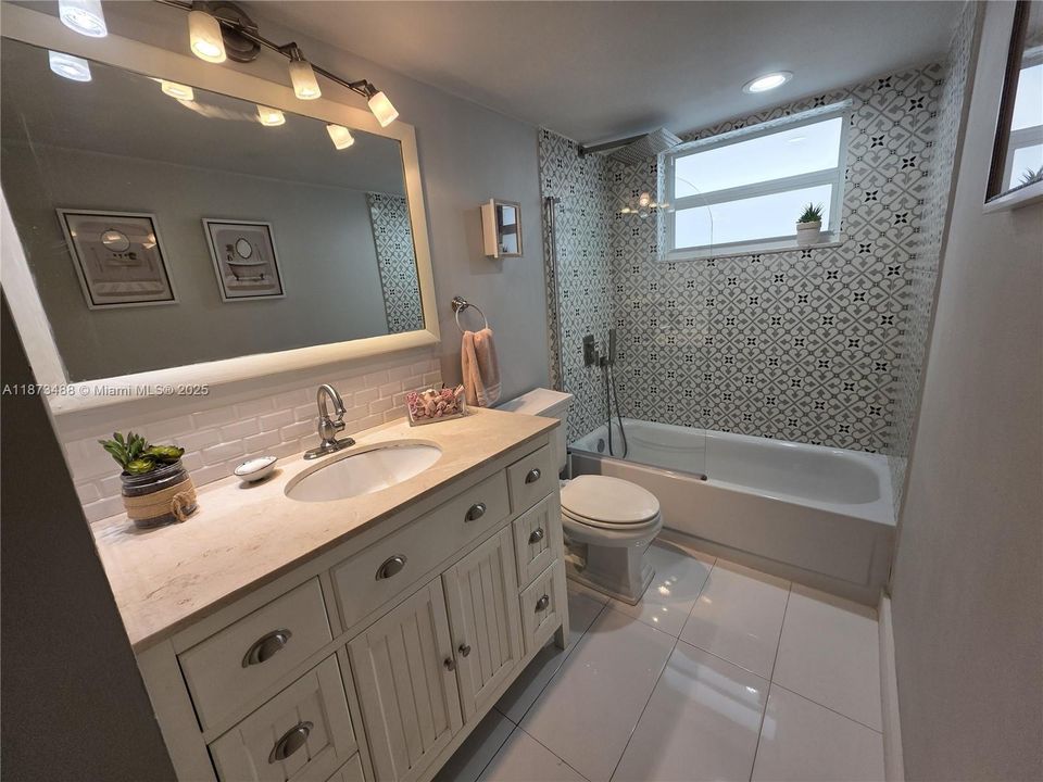 Active With Contract: $227,000 (2 beds, 2 baths, 1317 Square Feet)