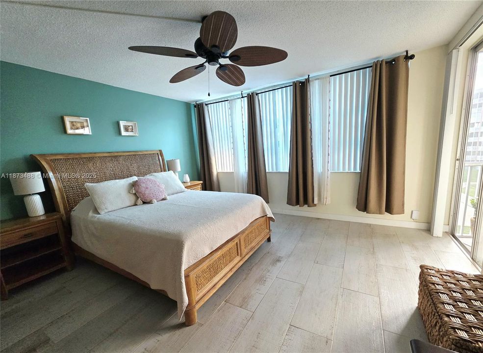 Active With Contract: $227,000 (2 beds, 2 baths, 1317 Square Feet)