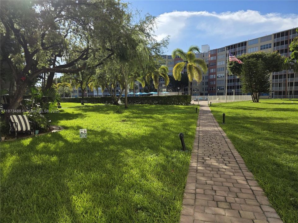 Active With Contract: $227,000 (2 beds, 2 baths, 1317 Square Feet)