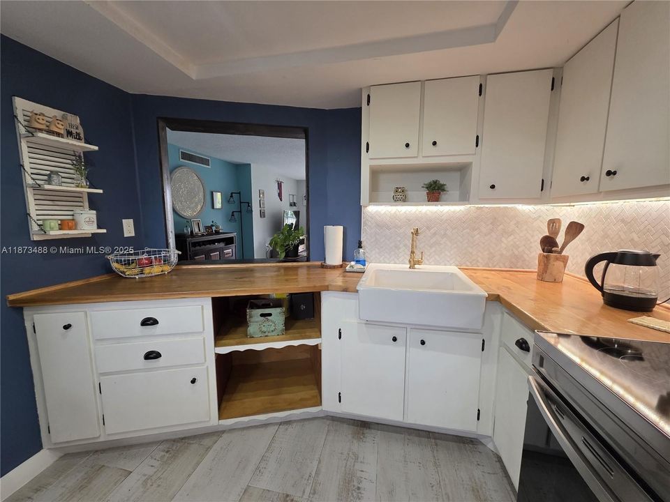 Active With Contract: $227,000 (2 beds, 2 baths, 1317 Square Feet)