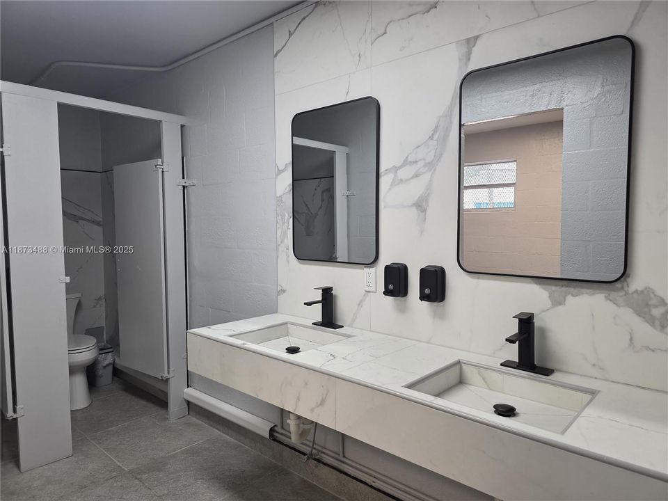 Active With Contract: $227,000 (2 beds, 2 baths, 1317 Square Feet)