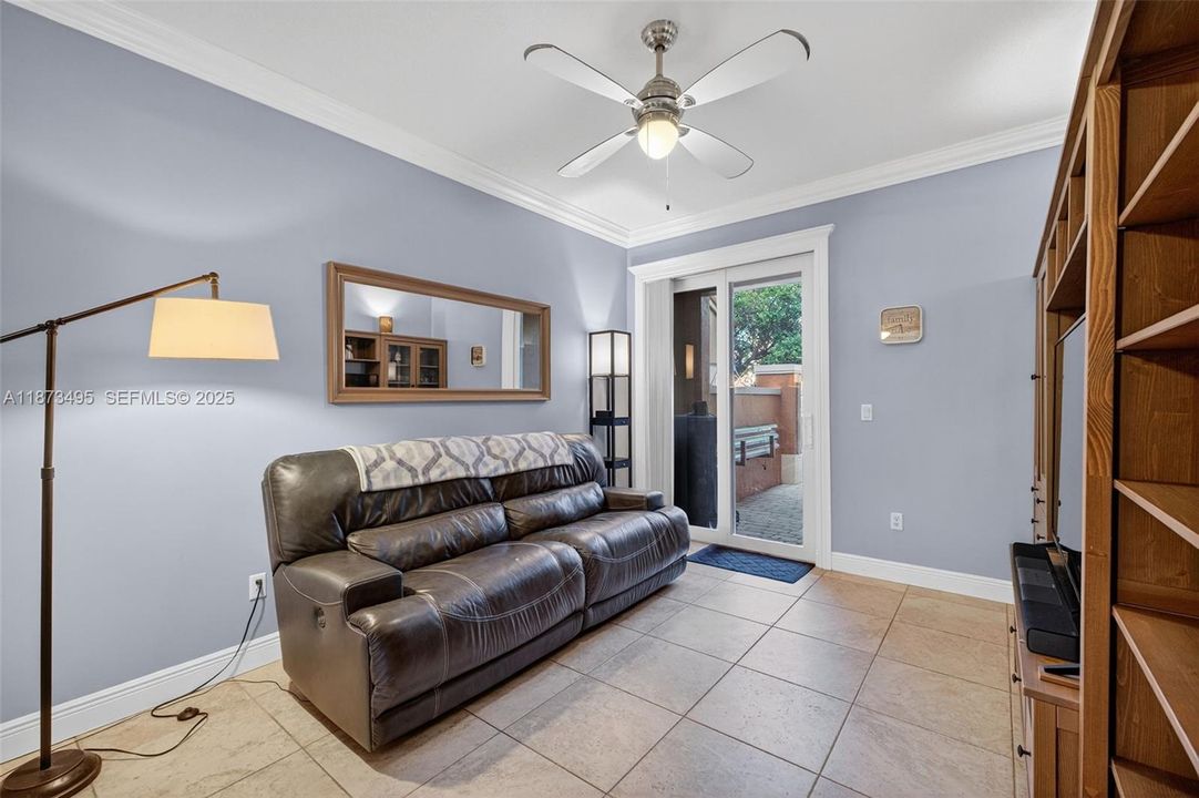 На продажу: $387,000 (3 спален, 2 ванн, 1391 Квадратных фут)