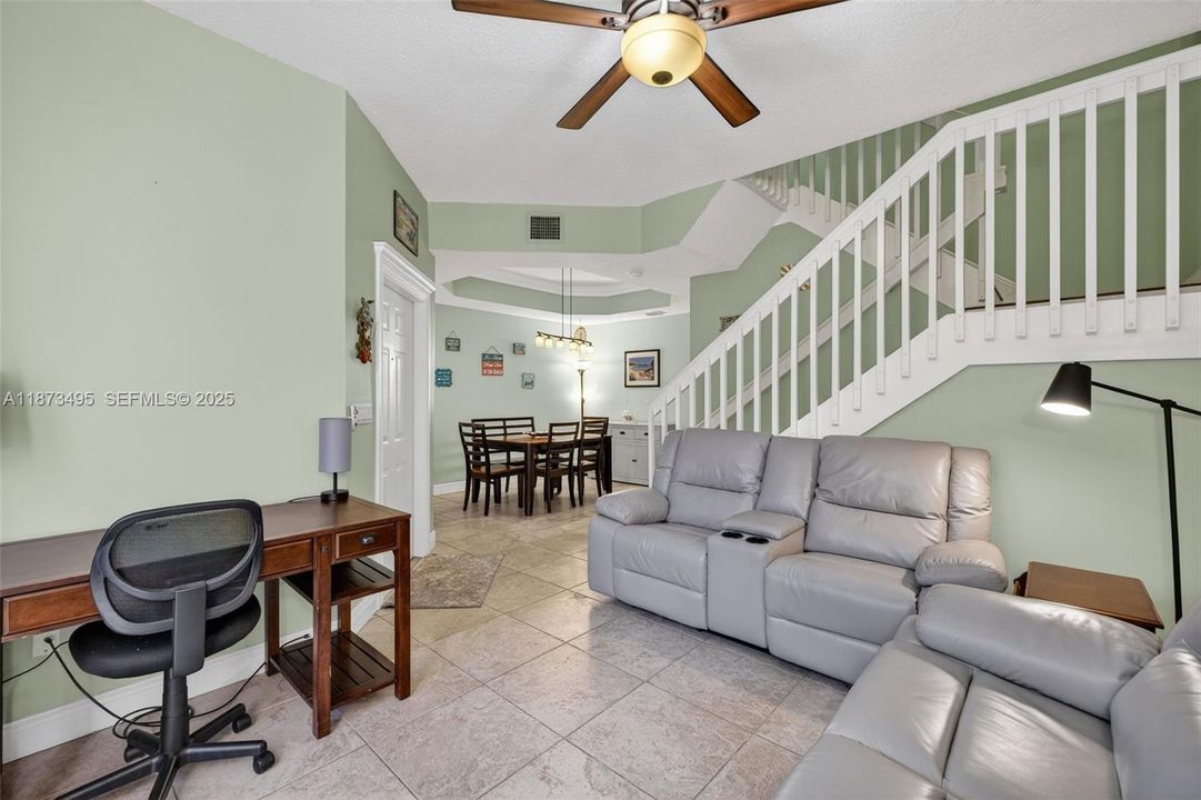 На продажу: $387,000 (3 спален, 2 ванн, 1391 Квадратных фут)