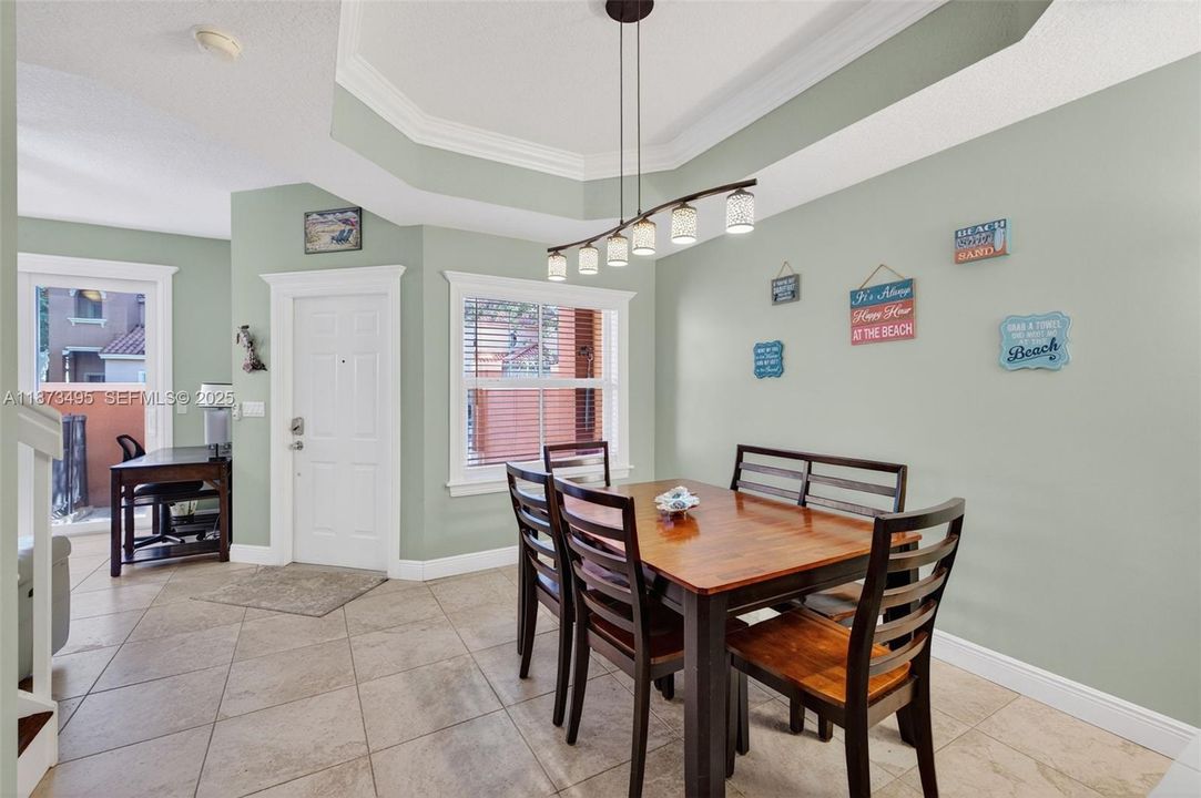 На продажу: $387,000 (3 спален, 2 ванн, 1391 Квадратных фут)