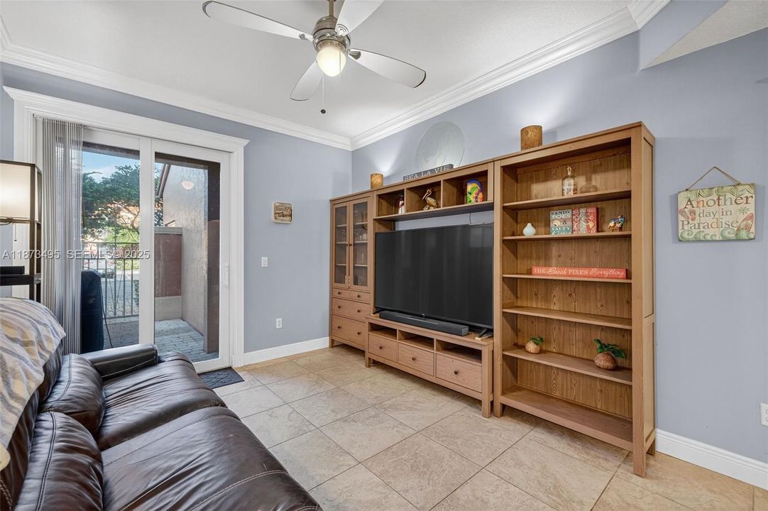 На продажу: $387,000 (3 спален, 2 ванн, 1391 Квадратных фут)