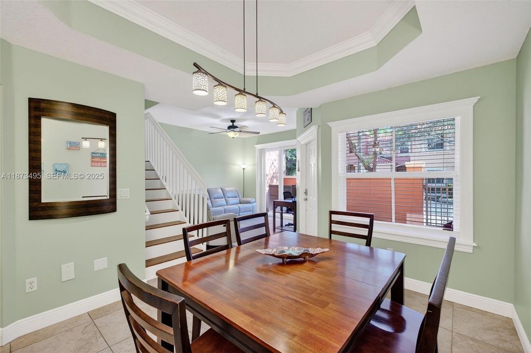 На продажу: $387,000 (3 спален, 2 ванн, 1391 Квадратных фут)