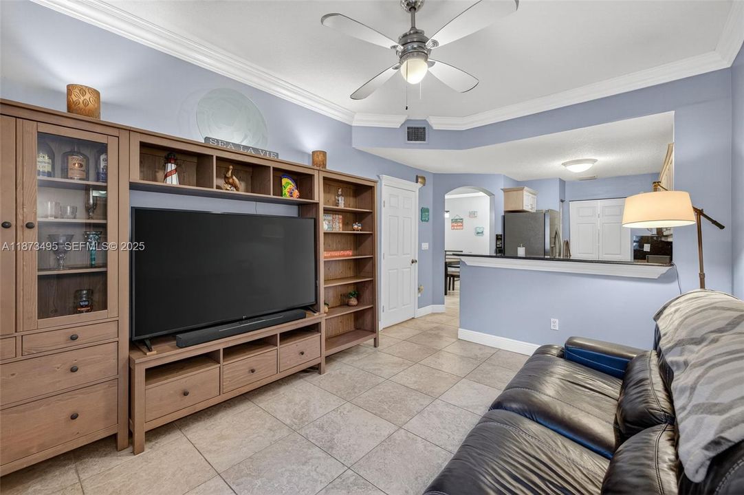 На продажу: $387,000 (3 спален, 2 ванн, 1391 Квадратных фут)