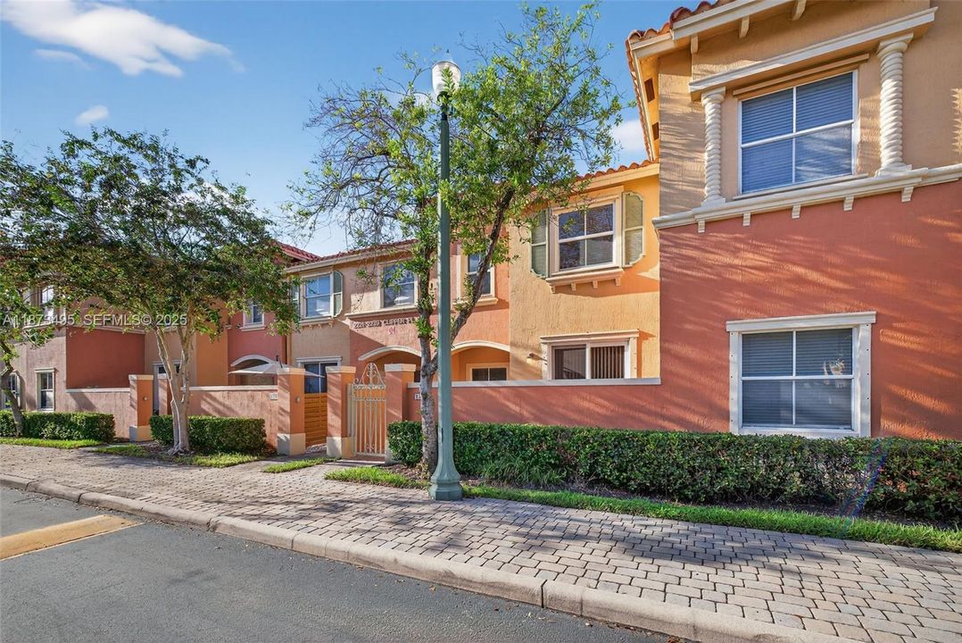 На продажу: $387,000 (3 спален, 2 ванн, 1391 Квадратных фут)