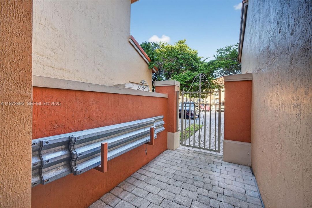 На продажу: $387,000 (3 спален, 2 ванн, 1391 Квадратных фут)