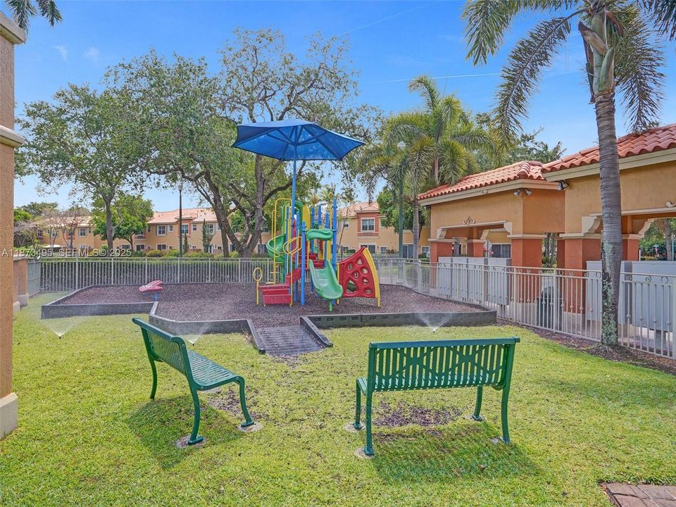 На продажу: $387,000 (3 спален, 2 ванн, 1391 Квадратных фут)