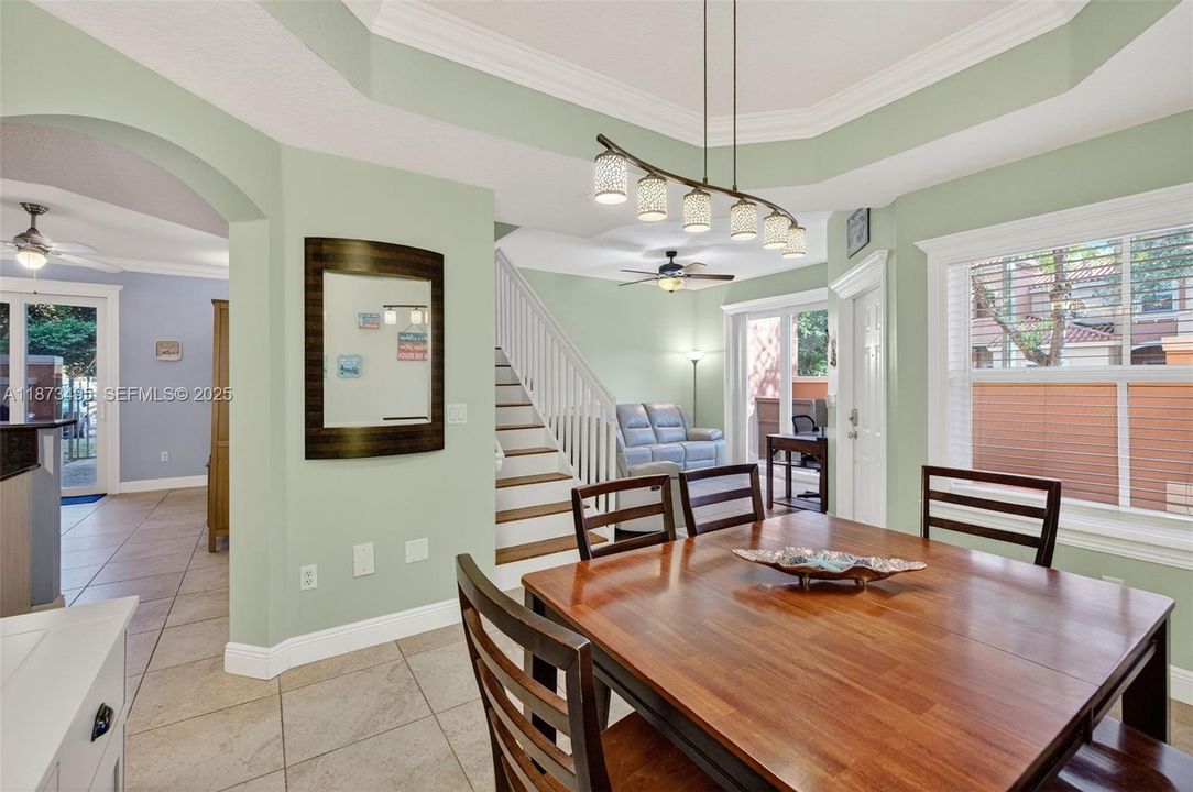 На продажу: $387,000 (3 спален, 2 ванн, 1391 Квадратных фут)