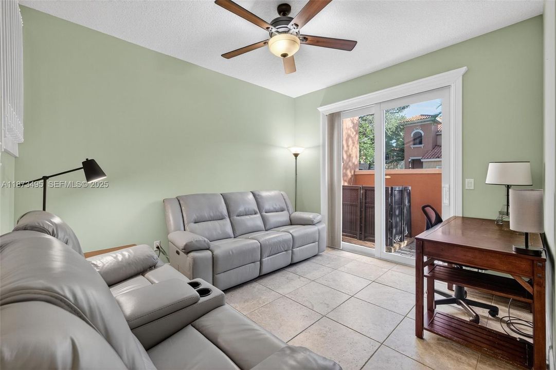 На продажу: $387,000 (3 спален, 2 ванн, 1391 Квадратных фут)