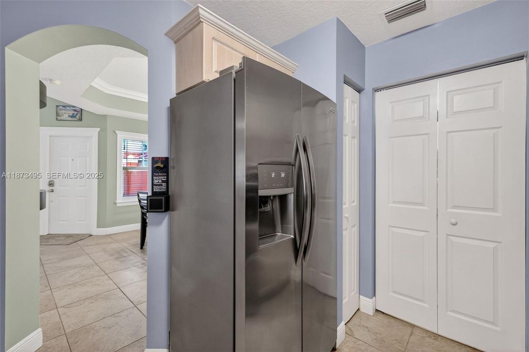 На продажу: $387,000 (3 спален, 2 ванн, 1391 Квадратных фут)