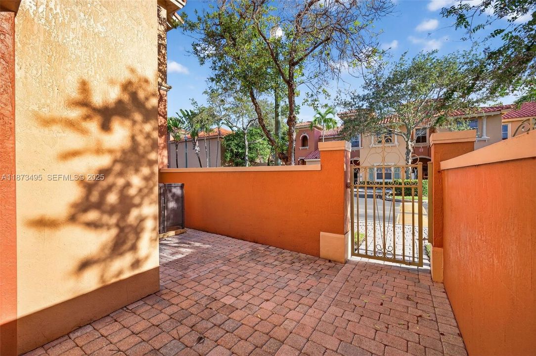 На продажу: $387,000 (3 спален, 2 ванн, 1391 Квадратных фут)