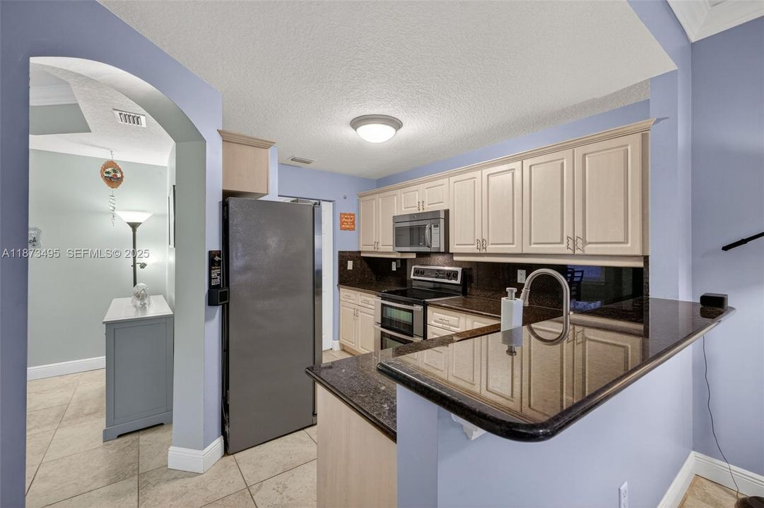 На продажу: $387,000 (3 спален, 2 ванн, 1391 Квадратных фут)