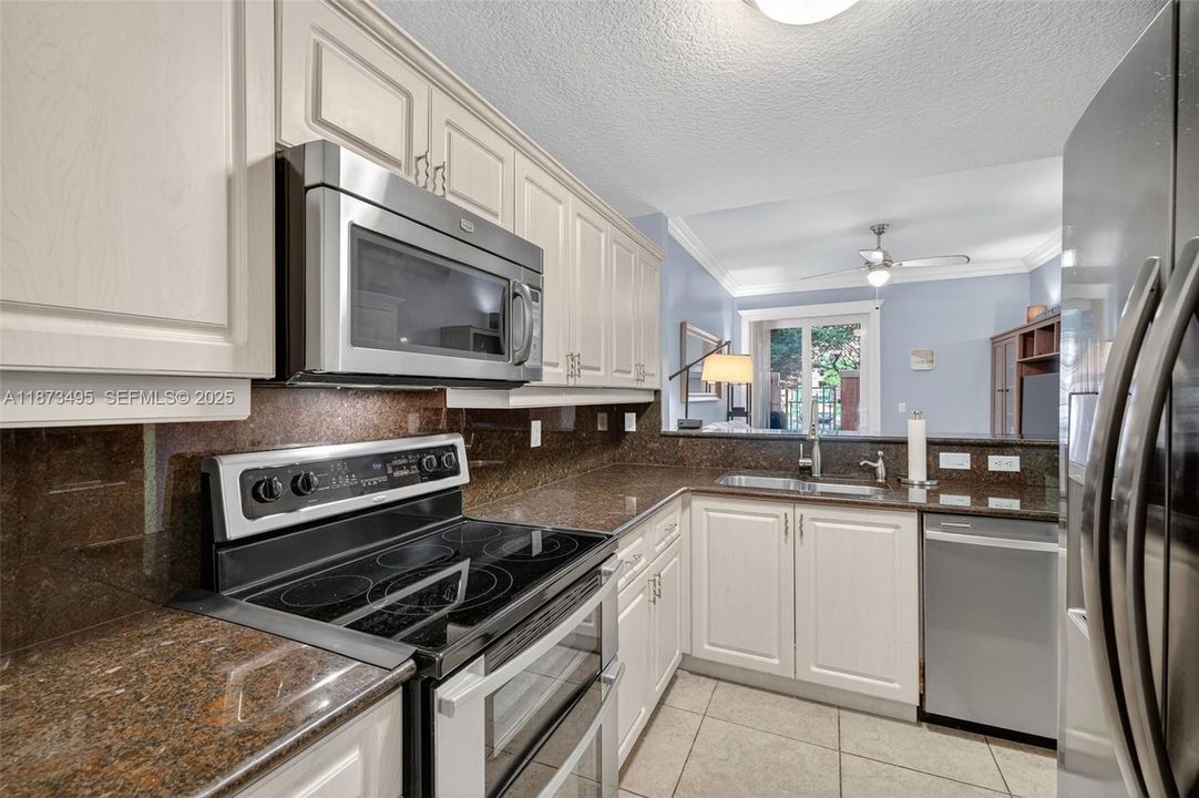 На продажу: $387,000 (3 спален, 2 ванн, 1391 Квадратных фут)