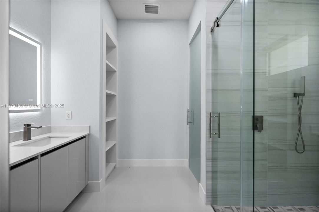 待售: $625,000 (4 贝兹, 3 浴室, 1774 平方英尺)