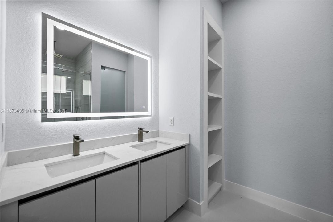 待售: $625,000 (4 贝兹, 3 浴室, 1774 平方英尺)