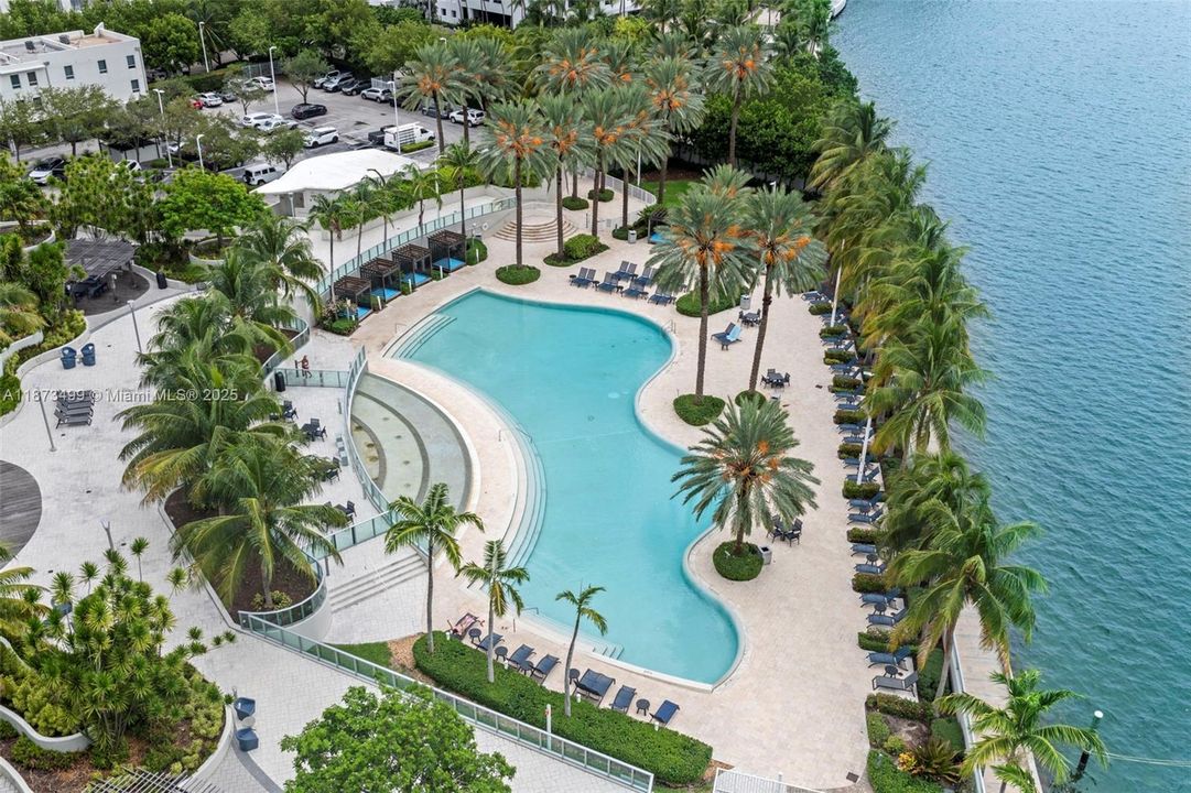 For Sale: $1,199,000 (2 beds, 2 baths, 1239 Square Feet)