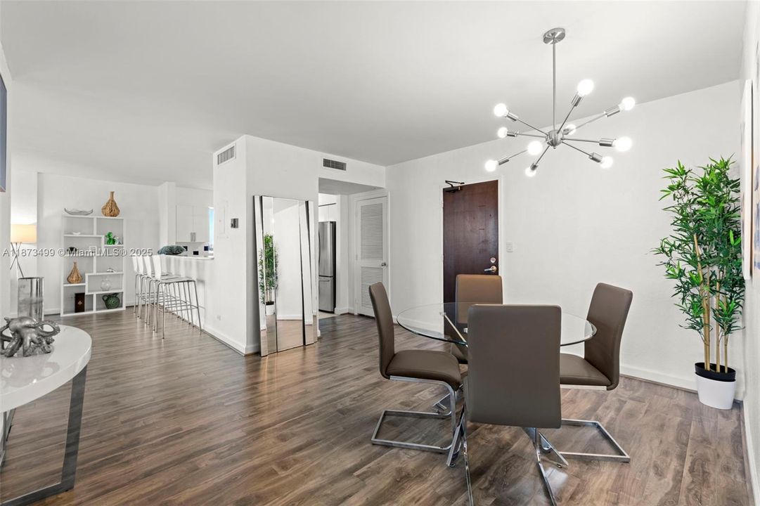 For Sale: $1,199,000 (2 beds, 2 baths, 1239 Square Feet)