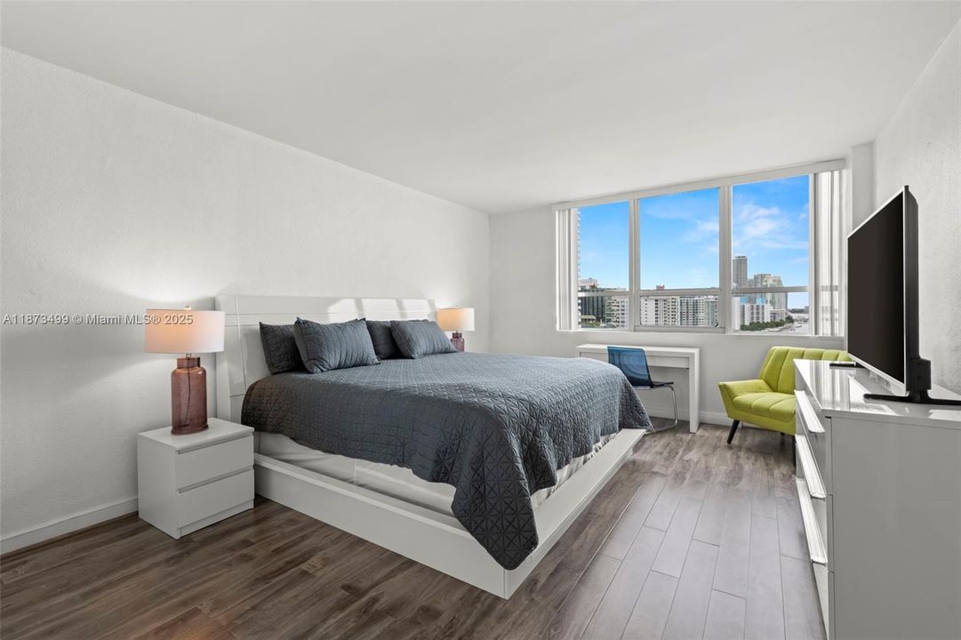 For Sale: $1,199,000 (2 beds, 2 baths, 1239 Square Feet)