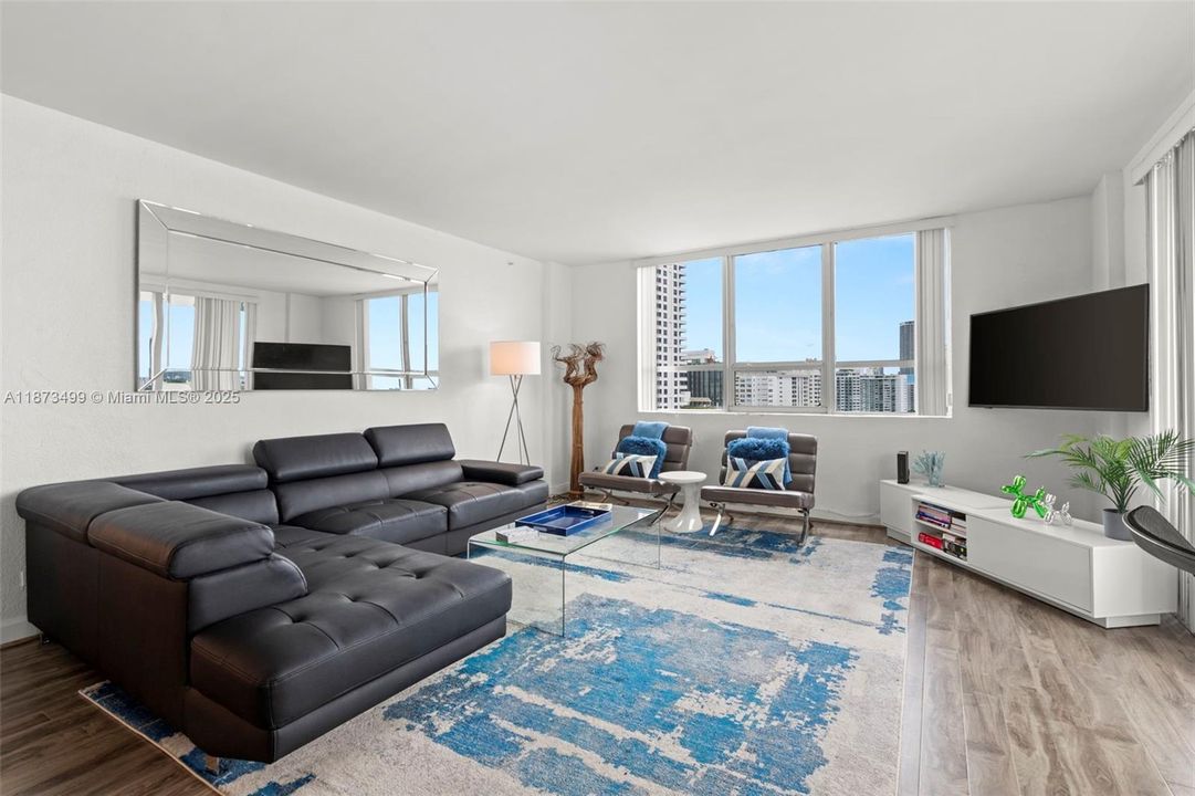 For Sale: $1,199,000 (2 beds, 2 baths, 1239 Square Feet)