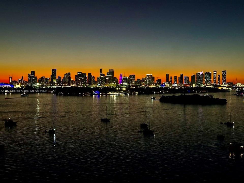 For Sale: $1,199,000 (2 beds, 2 baths, 1239 Square Feet)