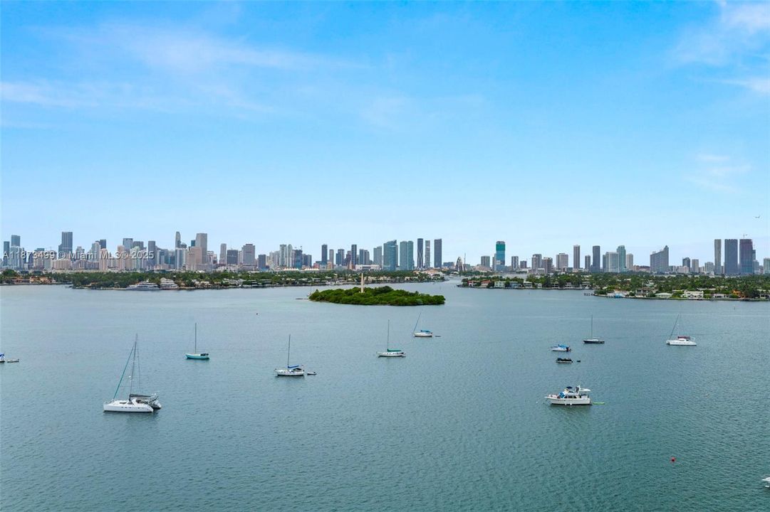 For Sale: $1,199,000 (2 beds, 2 baths, 1239 Square Feet)