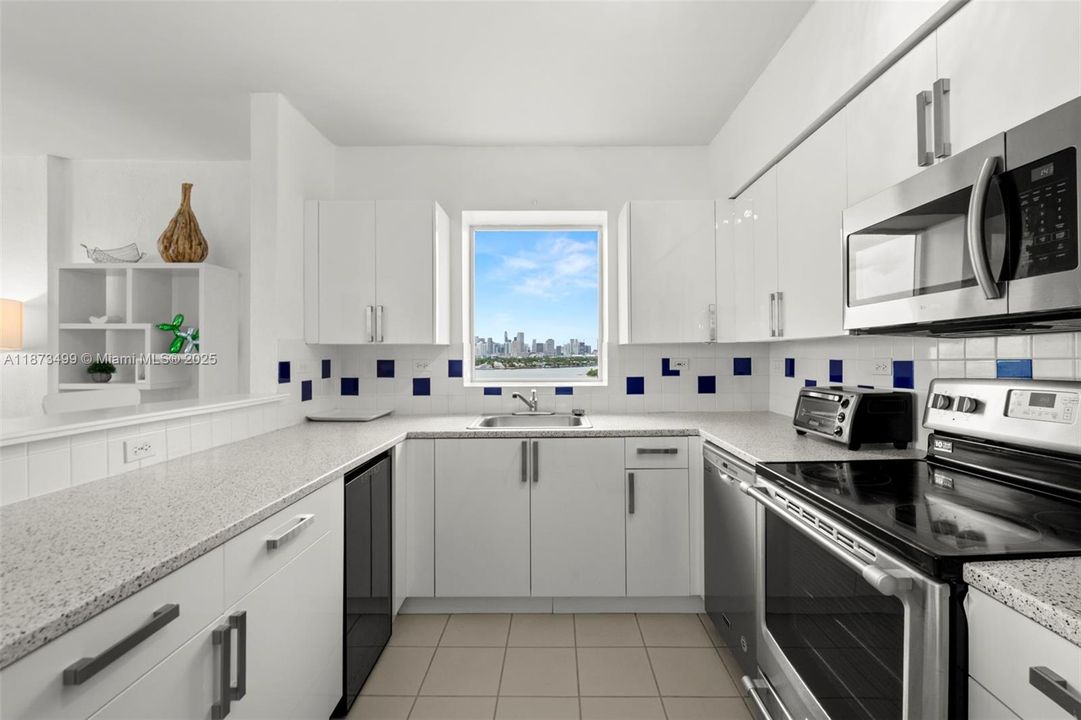 For Sale: $1,199,000 (2 beds, 2 baths, 1239 Square Feet)