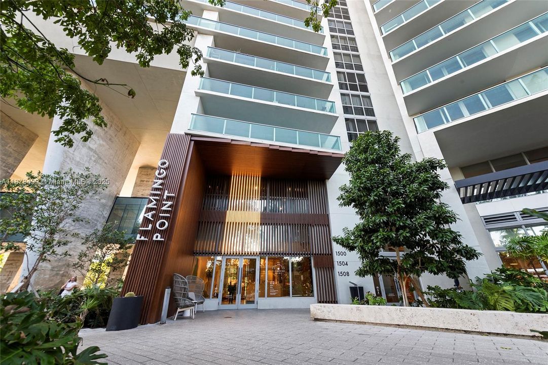 For Sale: $1,199,000 (2 beds, 2 baths, 1239 Square Feet)