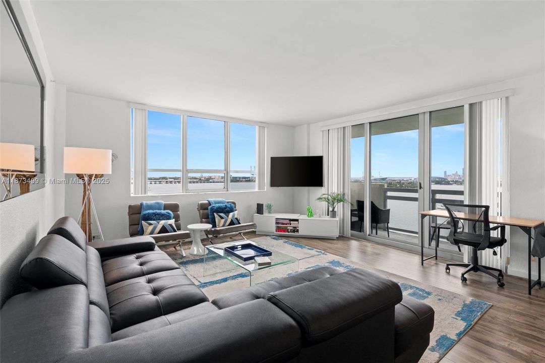 For Sale: $1,199,000 (2 beds, 2 baths, 1239 Square Feet)