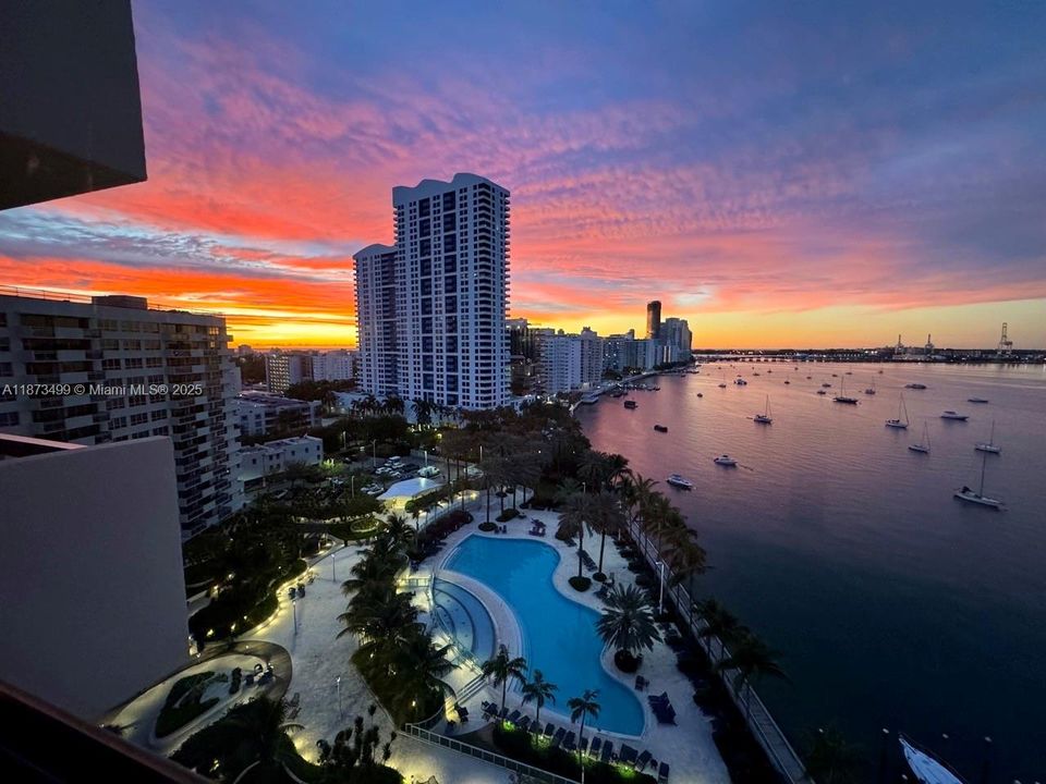 For Sale: $1,199,000 (2 beds, 2 baths, 1239 Square Feet)