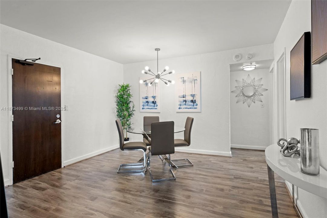 For Sale: $1,199,000 (2 beds, 2 baths, 1239 Square Feet)