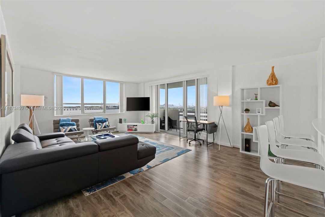 For Sale: $1,199,000 (2 beds, 2 baths, 1239 Square Feet)