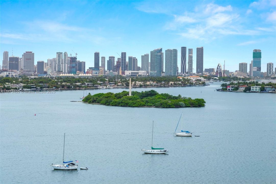 For Sale: $1,199,000 (2 beds, 2 baths, 1239 Square Feet)