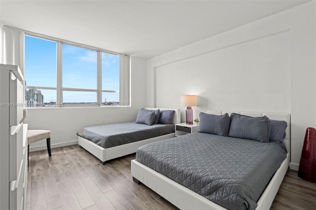 For Sale: $1,199,000 (2 beds, 2 baths, 1239 Square Feet)