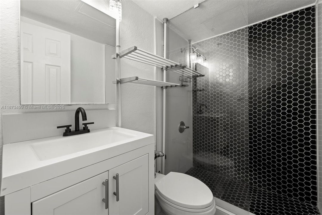 For Sale: $1,199,000 (2 beds, 2 baths, 1239 Square Feet)