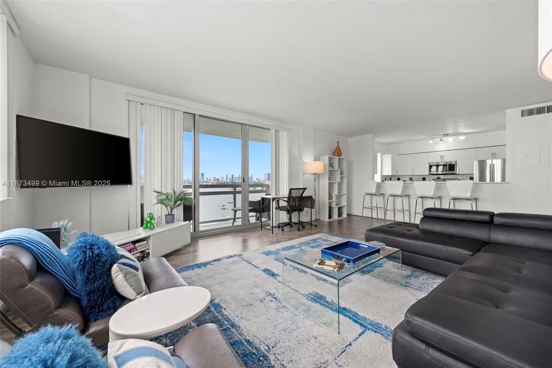 For Sale: $1,199,000 (2 beds, 2 baths, 1239 Square Feet)