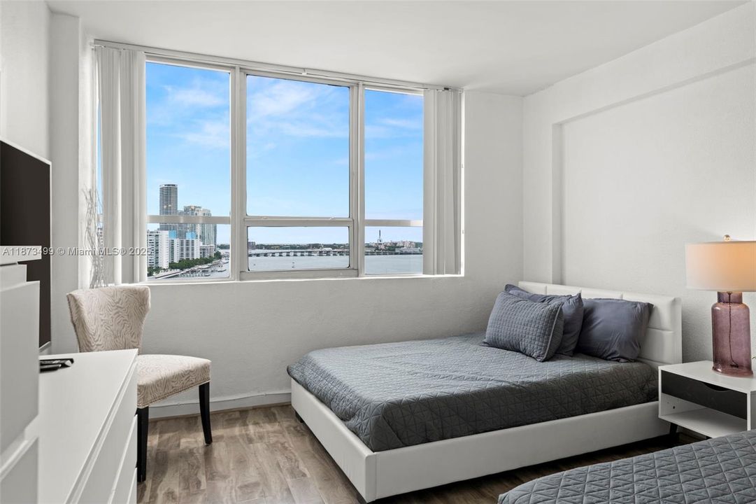 For Sale: $1,199,000 (2 beds, 2 baths, 1239 Square Feet)