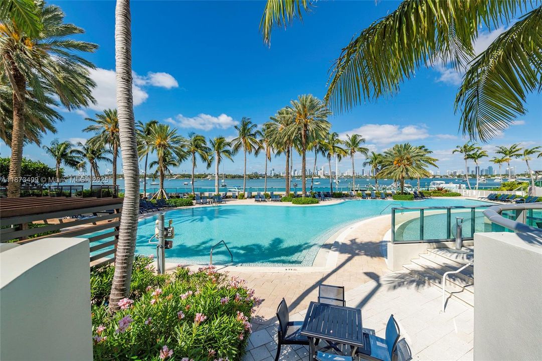 For Sale: $1,199,000 (2 beds, 2 baths, 1239 Square Feet)