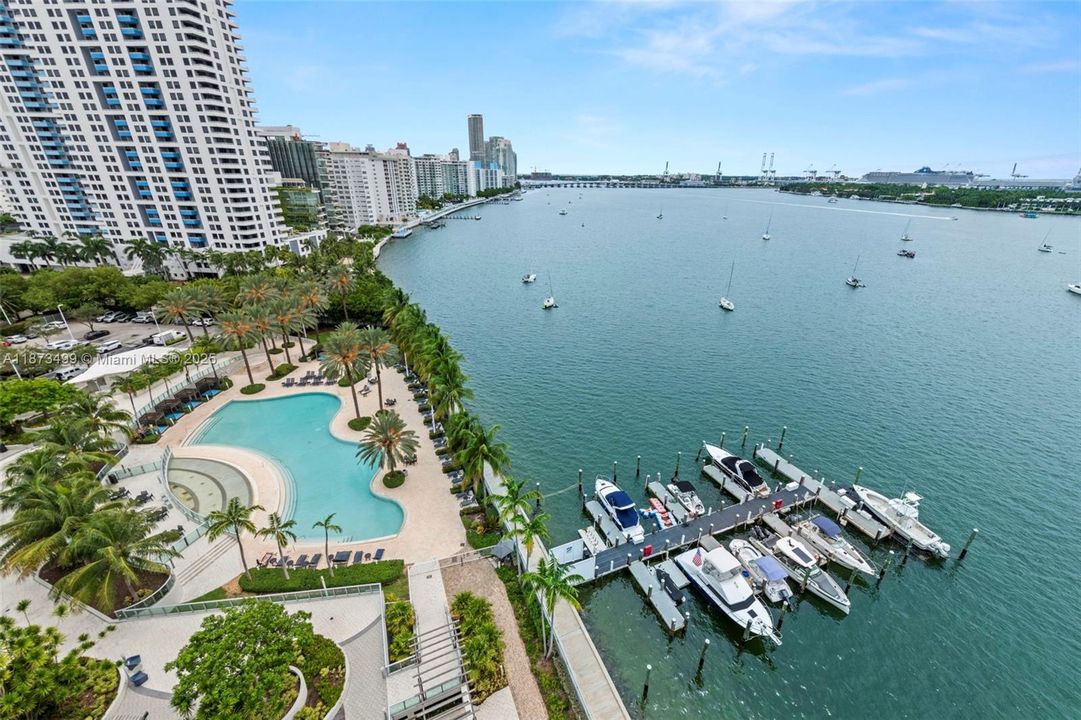 For Sale: $1,199,000 (2 beds, 2 baths, 1239 Square Feet)