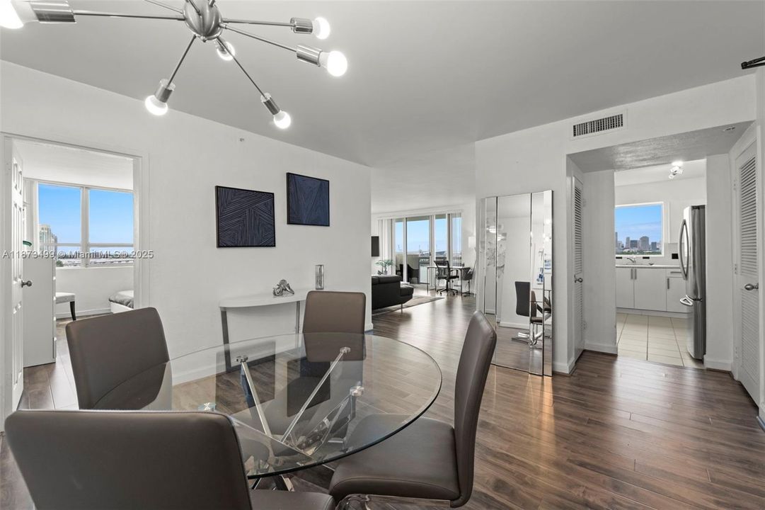 For Sale: $1,199,000 (2 beds, 2 baths, 1239 Square Feet)